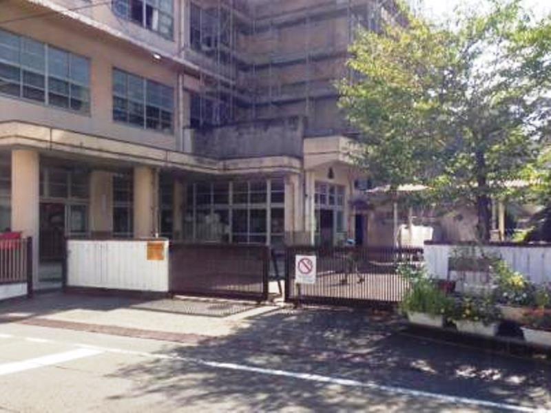 Primary school. 810m to Shizuoka City Morishita Elementary School