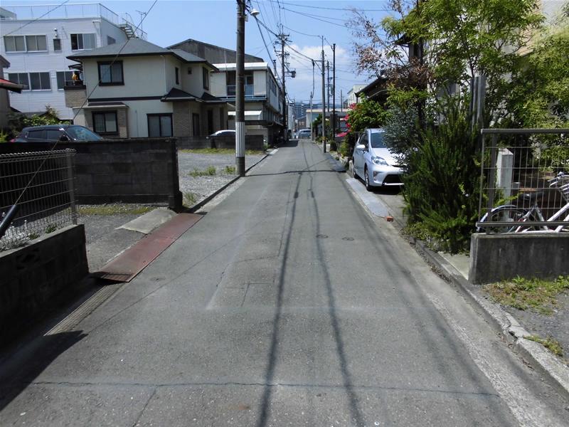 Local photos, including front road. Construction before the front road and local photo