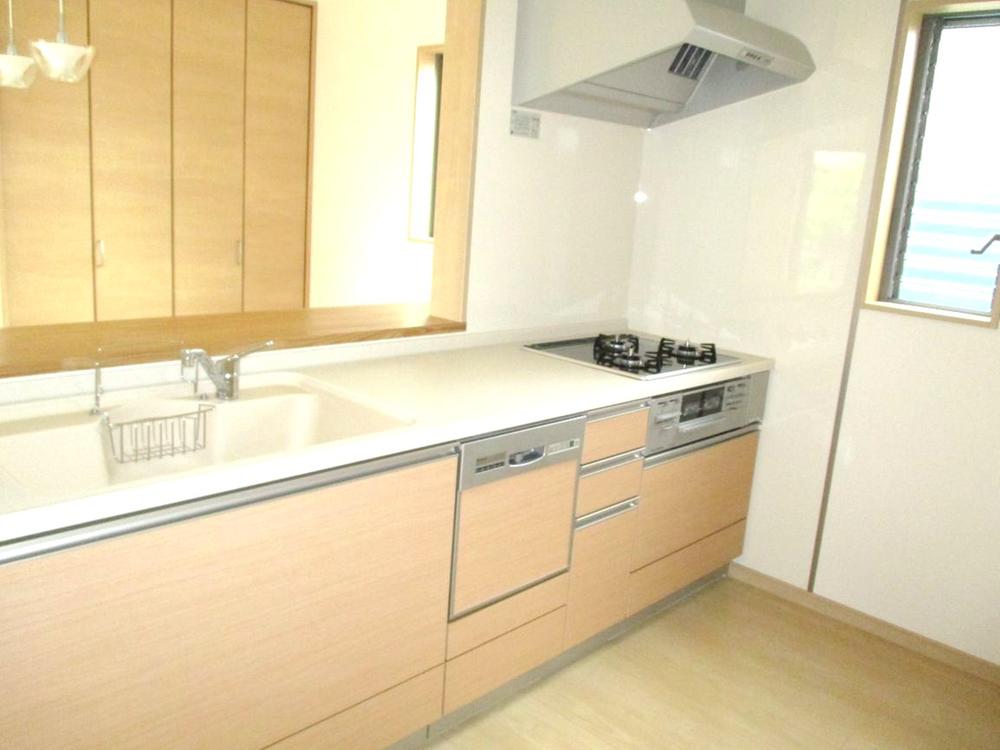 Kitchen. Built-in dishwasher ☆ 