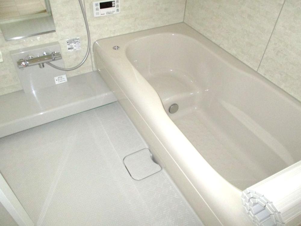 Bathroom. A clean bathroom ☆ 