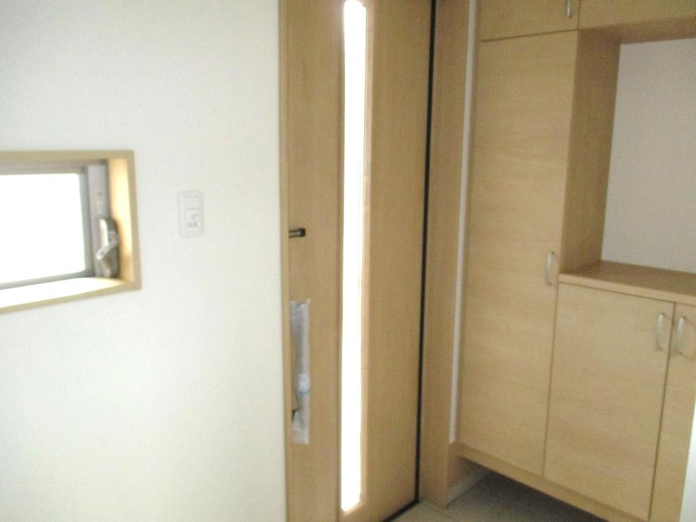 Entrance. Housed plenty of shoe box ☆ 