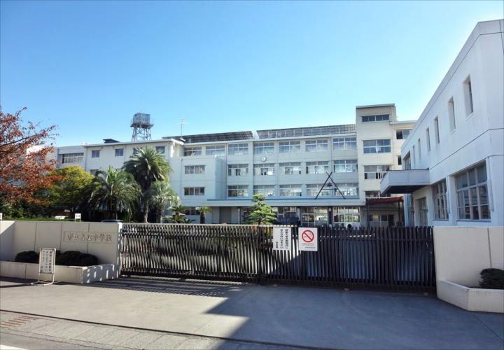 Junior high school. 1040m to Shizuoka Municipal Takamatsu Junior High School