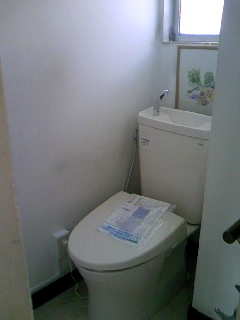 Toilet. It is a new article unused. Yes window