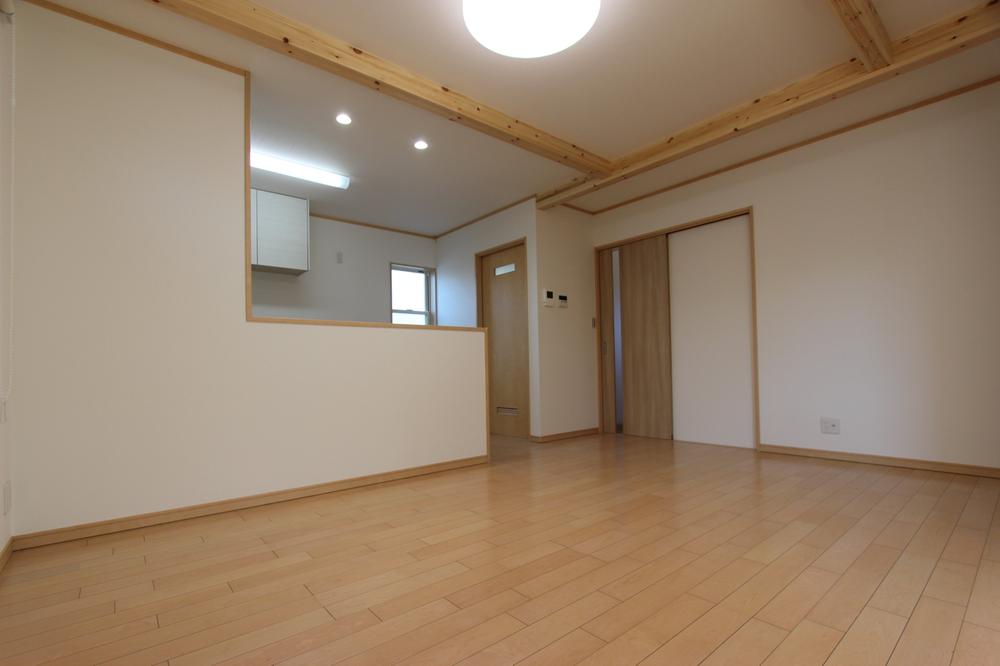 Living. Indoor (12 May 2013) Shooting Spacious living room, Family of laughter is likely to be heard. 