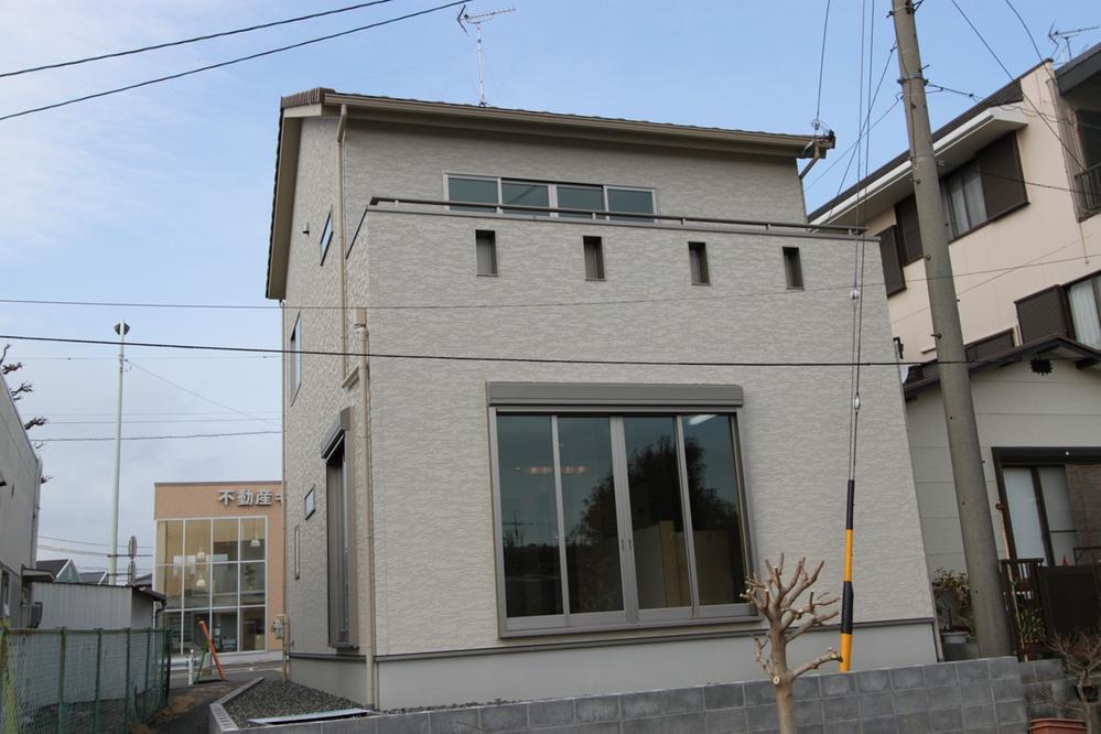 Local appearance photo. Local (01 May 2013) Shooting