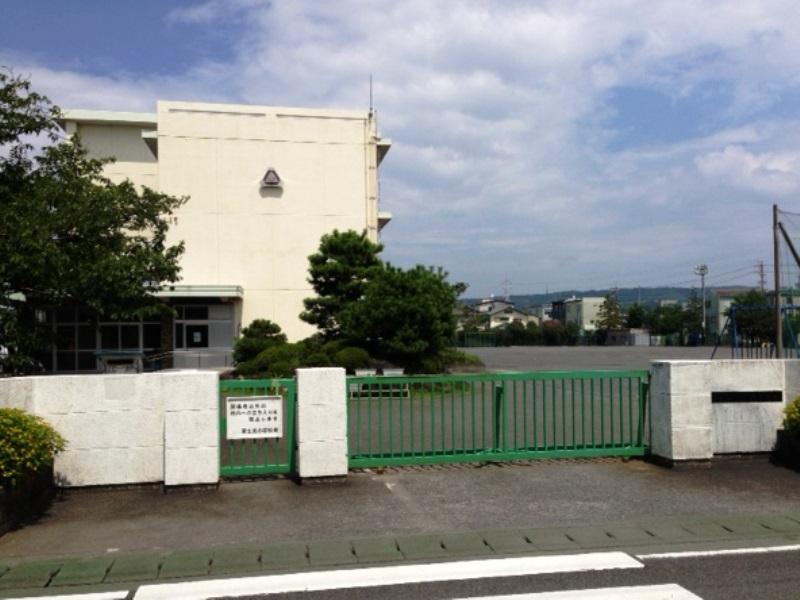 Primary school. 360m to Shizuoka Municipal Fujimi Elementary School