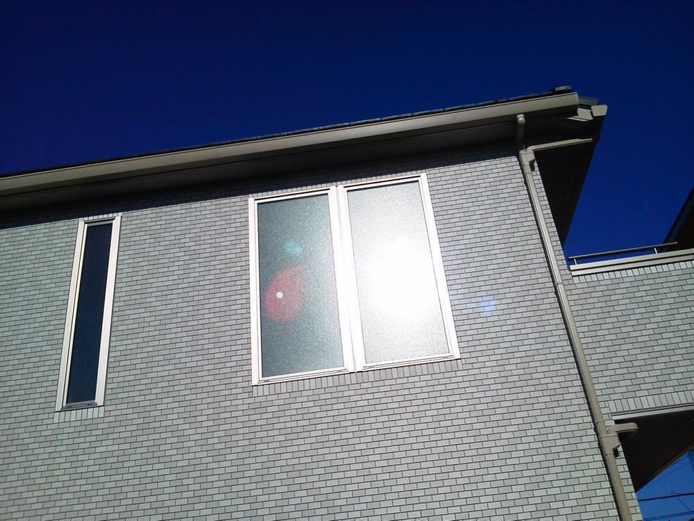 Local appearance photo. Incorporate fill the bright light, Large windows. Local (10 May 2012) shooting