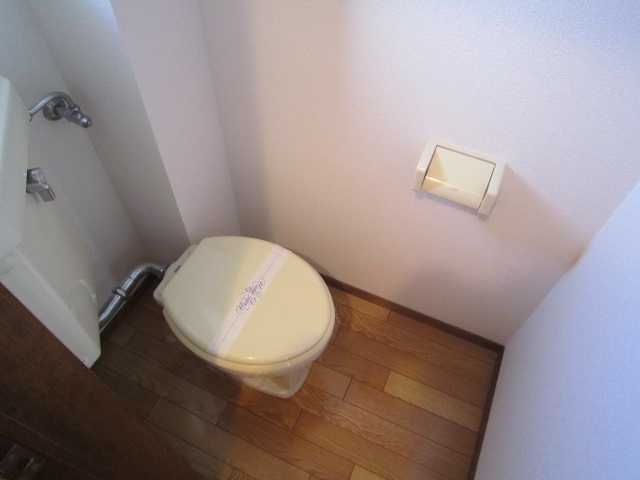 Toilet. It will be photos of similar rooms.