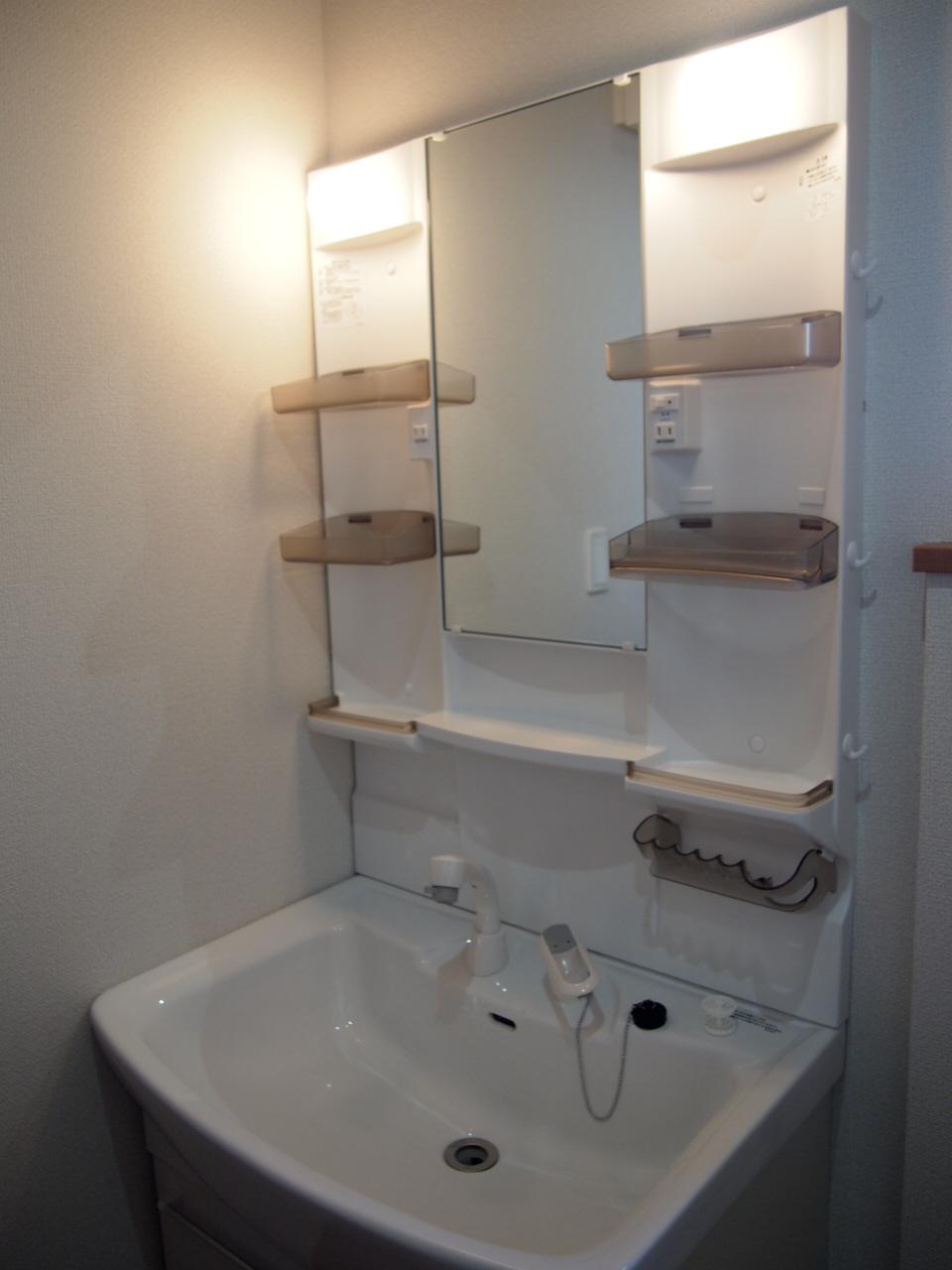 Wash basin, toilet. Indoor (10 May 2013) Shooting