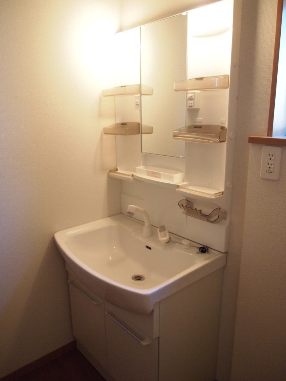 Wash basin, toilet. Indoor (10 May 2013) Shooting