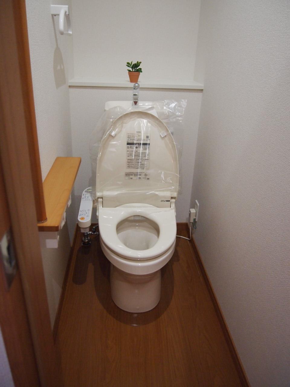 Toilet. Indoor (11 May 2013) Shooting