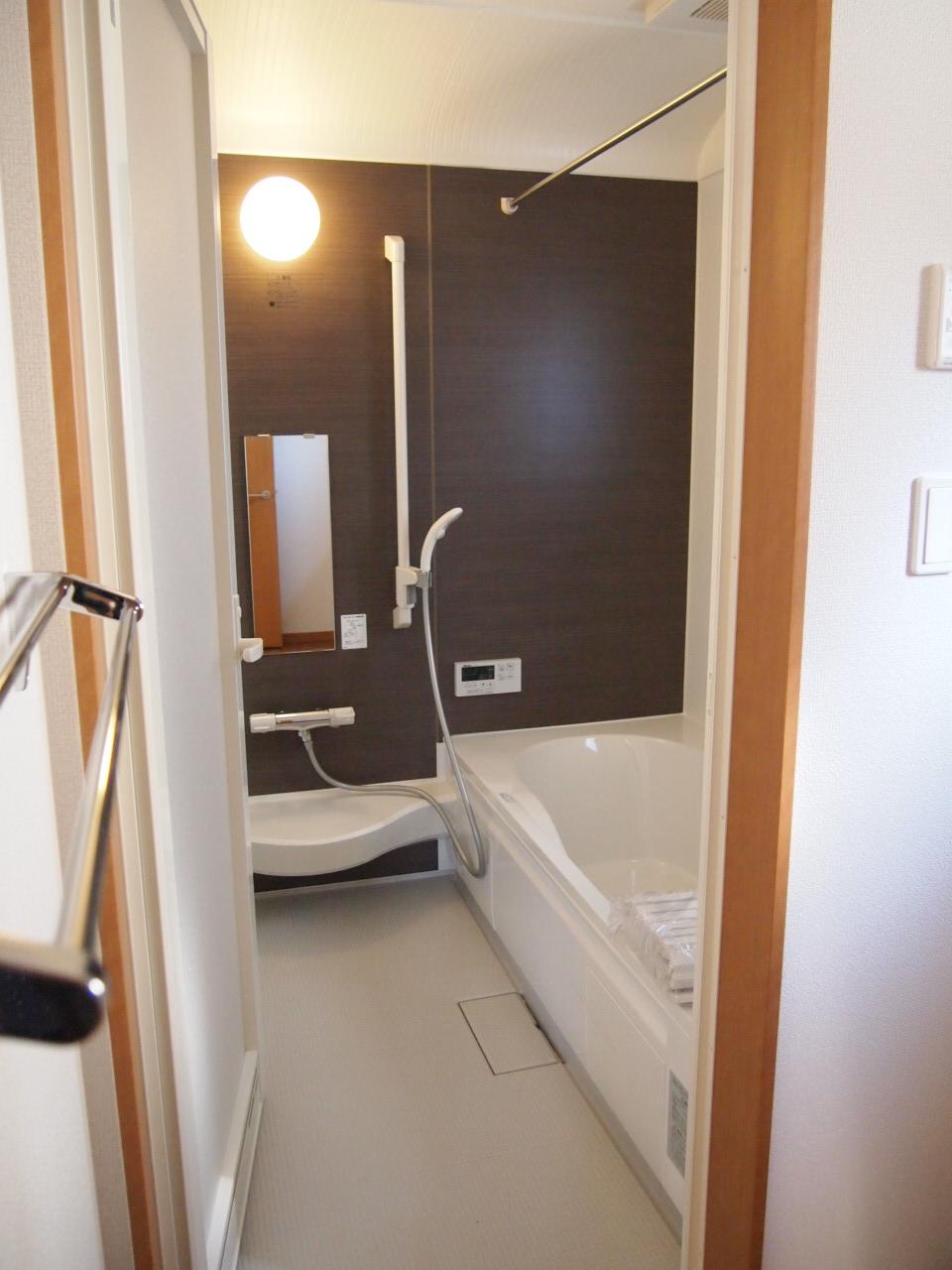 Bathroom. Local (11 May 2013) Shooting