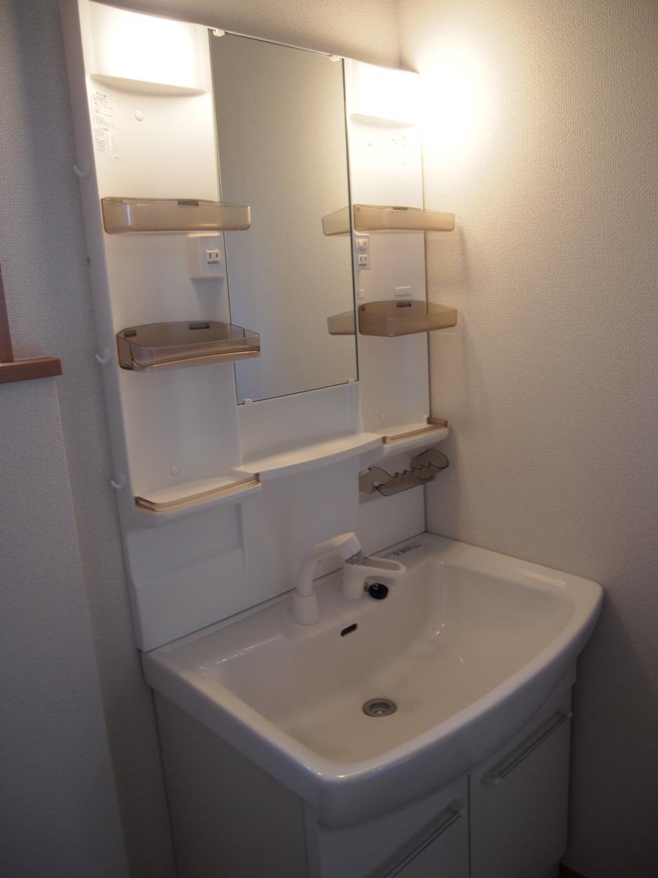 Wash basin, toilet. Indoor (11 May 2013) Shooting