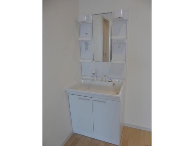 Wash basin, toilet. Indoor (10 May 2013) Shooting