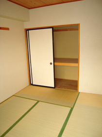 Other room space. Japanese-style room ・ There is housed in a Western-style