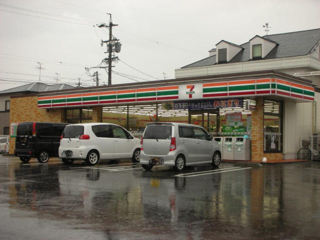 Convenience store. 1100m to Seven-Eleven (convenience store)