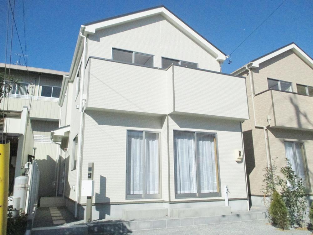 Local appearance photo. Garden & parking space of the building the entire surface of 20 square meters ☆ 