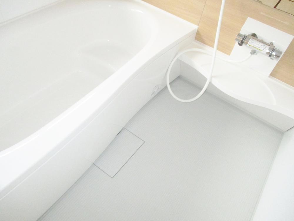 Bathroom. Spacious relax bathroom ☆ 