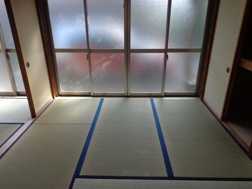 Living and room. It opened the 6-mat and 4.5 tatami mats sum is 2 between the More