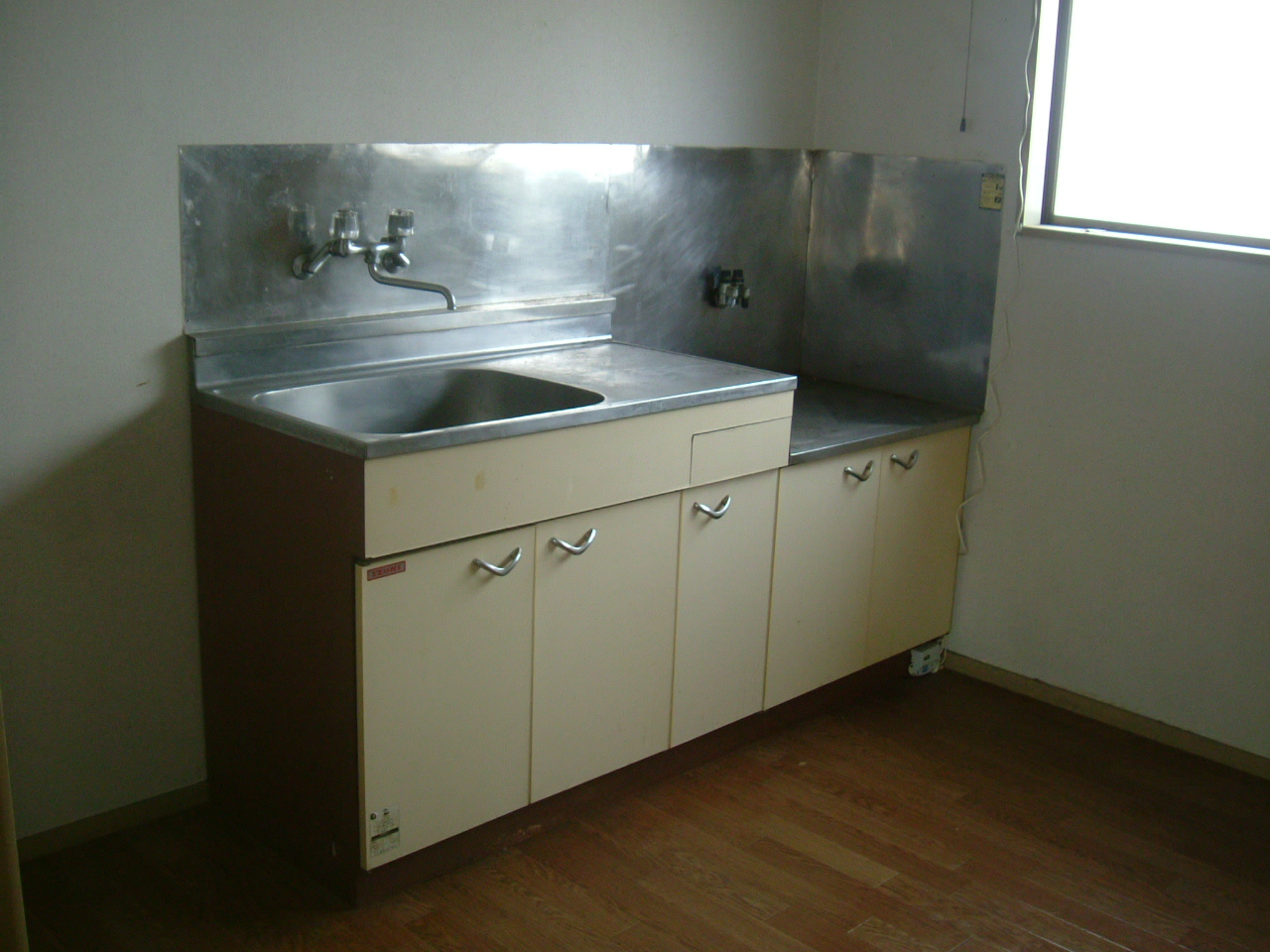 Kitchen. Two-burner stove is can be installed