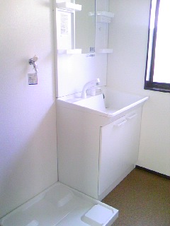 Washroom. Wash basin, etc. new unused. It is shiny