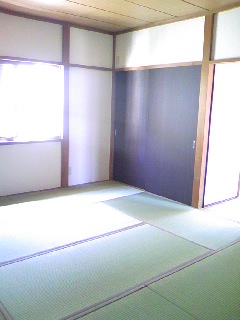 Other room space. It is bright in two directions window