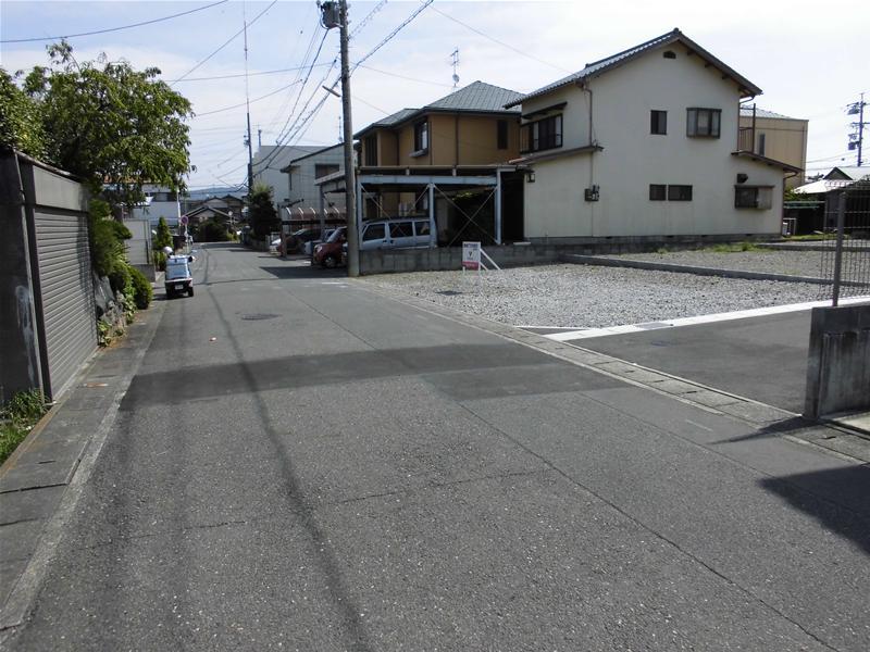 Local photos, including front road. Construction before the front road and local photo