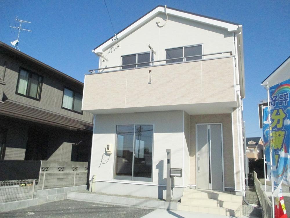 Local appearance photo. There garden & parking space in the building over the entire surface ☆ 