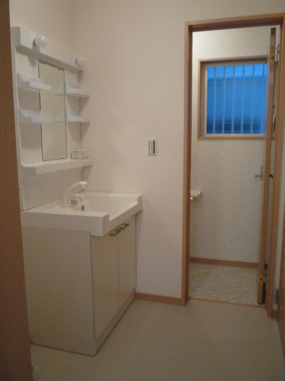 Same specifications photos (Other introspection). Washroom