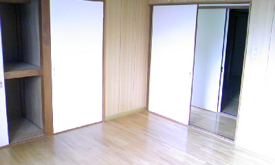 Other room space. Second floor Western-style room, 2 between the half of the storage space, The window is located in the two directions