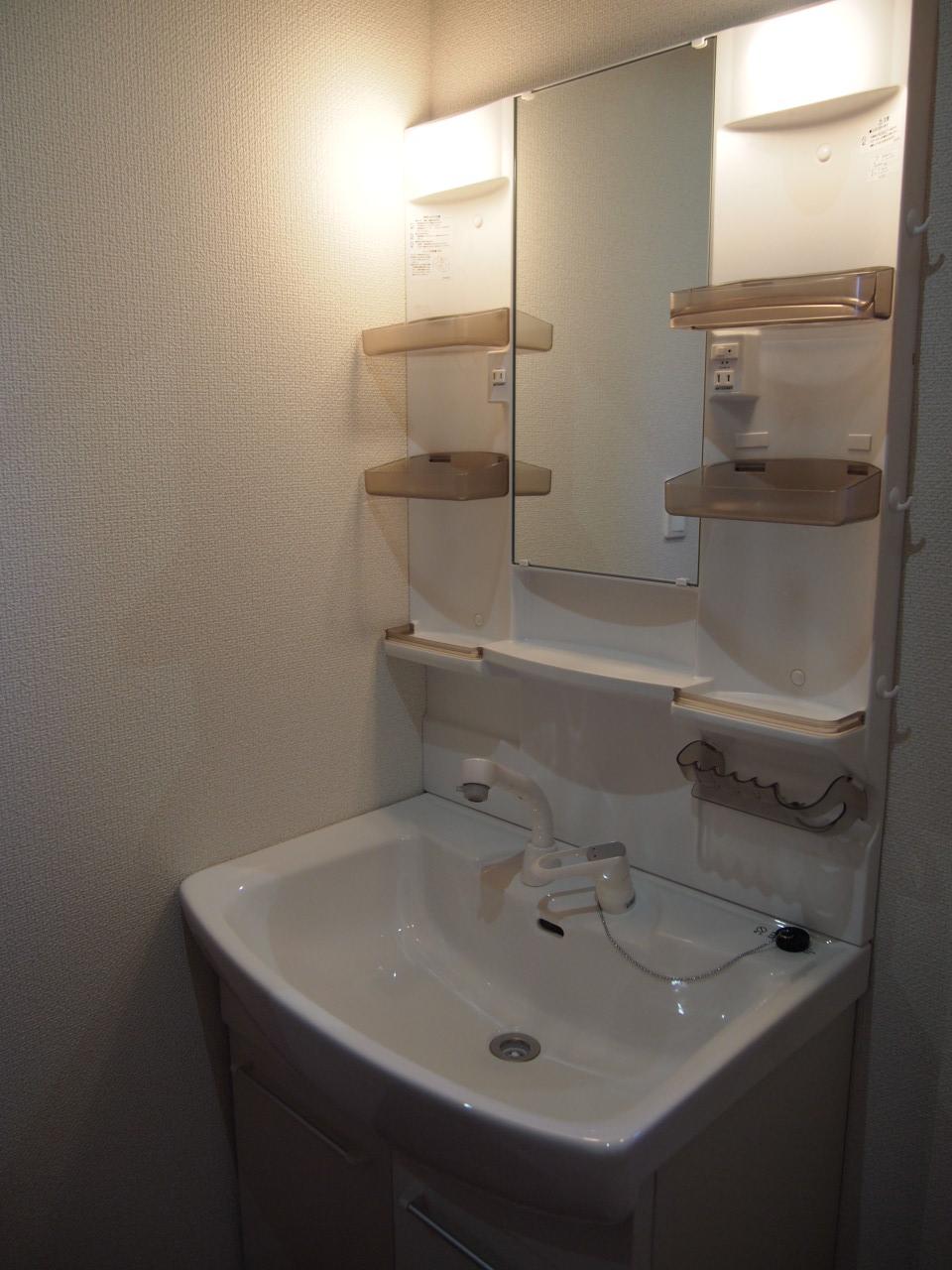 Wash basin, toilet. Indoor (12 May 2013) Shooting