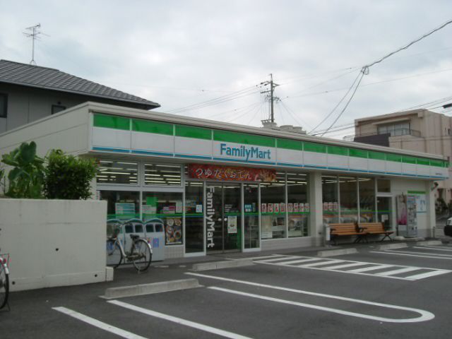 Convenience store. 860m to Family Mart (convenience store)