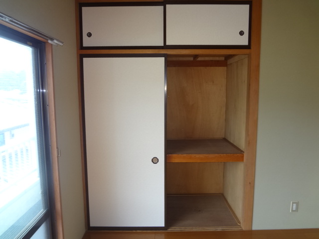 Receipt. ☆ Upper closet with a wide closet ☆