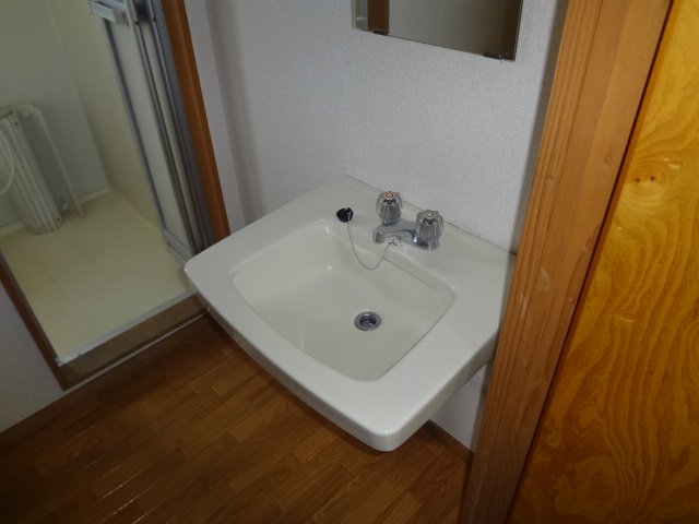 Washroom. ☆ Convenient independent wash basin ☆