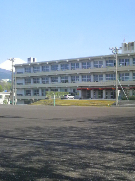 Junior high school. 404m to the north junior high school (junior high school)