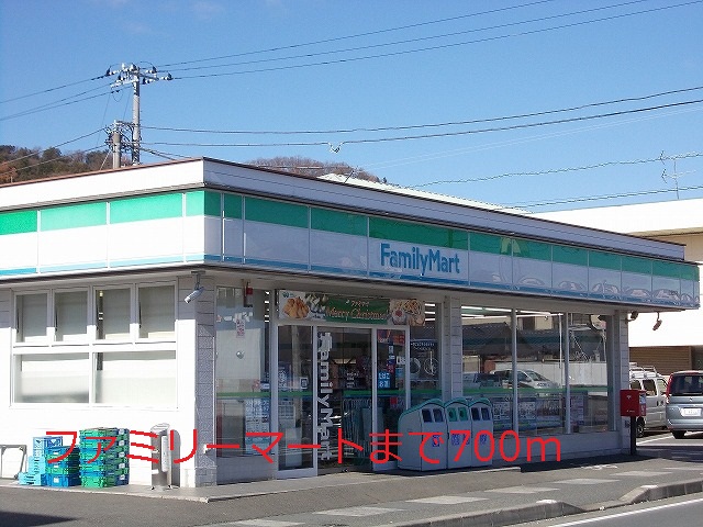 Convenience store. 700m to Family Mart (convenience store)