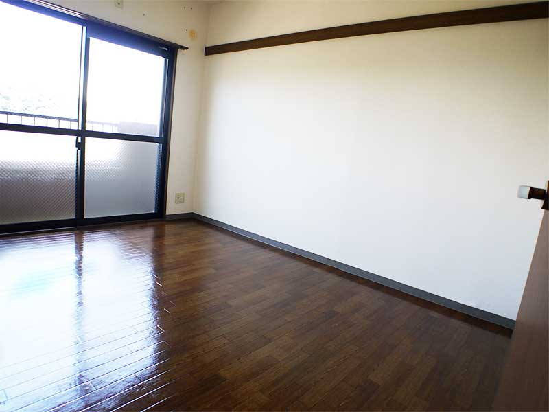 Other room space. North Western-style
