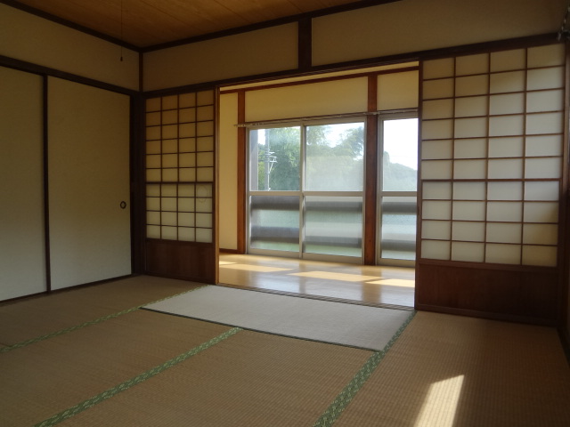 Other room space.  ☆ Second floor Japanese-style room of calm atmosphere ☆