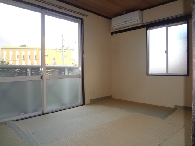 Other room space.  ☆ Japanese-style room 6 quires ・ Air-conditioned ☆