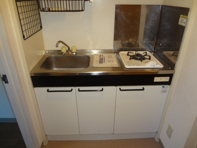 Kitchen. 1-neck with gas stove!