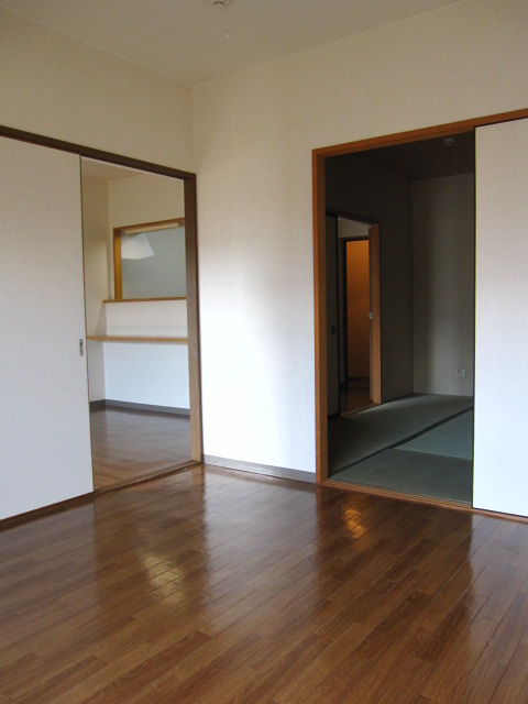 Other room space. Japanese-style room and kitchen from the Western-style
