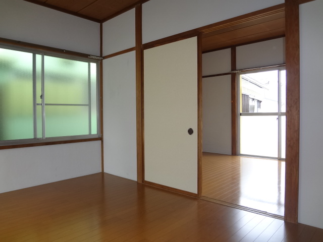 Living and room.  ☆ Flooring of Western-style 6 tatami and Western 4.5 Pledge ☆