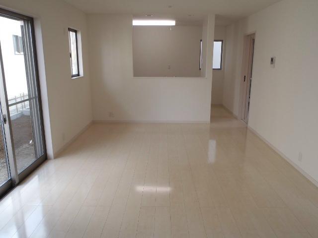 Same specifications photos (living). Past construction cases (living)