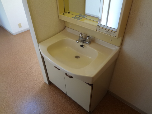 Washroom.  ☆ Very convenient independent wash basin ☆