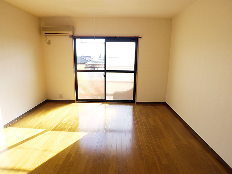 Living and room. Looking at the Western-style from the kitchen side ・  ・  ・