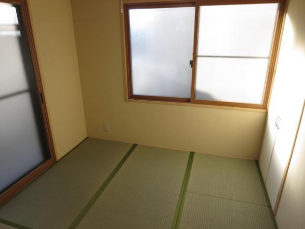 Non-living room. Japanese-style room is has become a sash double construction in winter Honwari warmth ^^