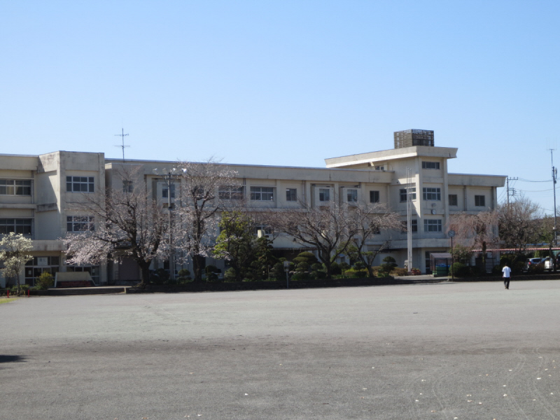 Primary school. 1820m to Tomioka first elementary school (elementary school)