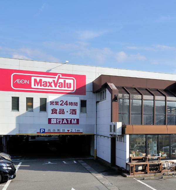 Supermarket. Convenient Partly Maxvalu between to the station. 