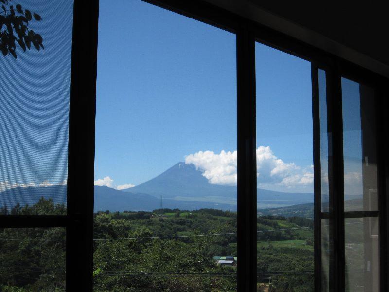 View photos from the dwelling unit. View Mount Fuji