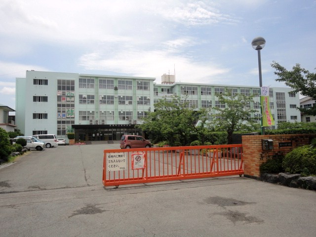 Junior high school. 1724m until kannami Tatsuhigashi junior high school (junior high school)